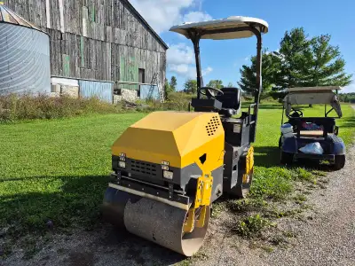 This 2 Ton Full Hydraulic Roller is a reliable and powerful piece of equipment, currently in good us...