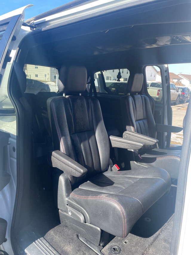 2017 Dodge Caravan GT  in Cars & Trucks in Red Deer - Image 4