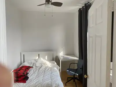 Room for rent in a 5 1/2 apartment , 5 minutes walk to metro station in cote des neiges district. Al...