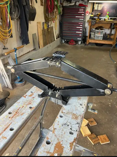 RV/trailer scissor jack 5000 weight capacity, lift maximum 24"