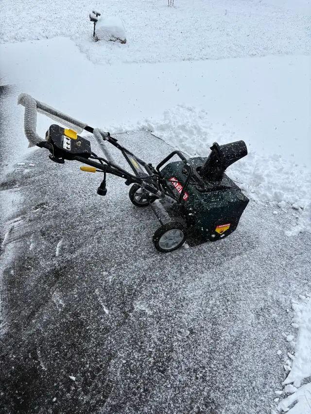 NEW Snow Thrower in Snowblowers in Mississauga / Peel Region - Image 2