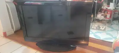 TOSHIBA TV (used, no remote), View more