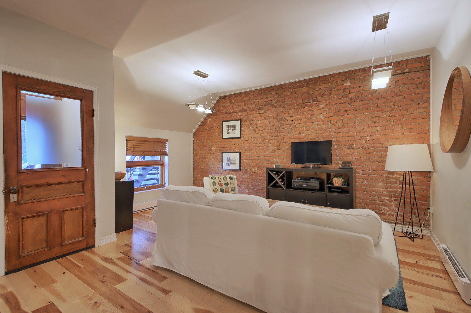 2 bdr renovated - Plateau - 4 1/2 renové from Sep 1st — photo 3