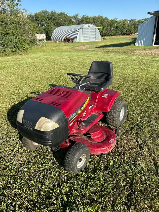 ride on lawnmower in Lawnmowers & Leaf Blowers in Moose Jaw - Image 2