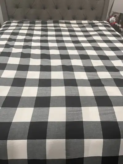 Queen size duvet cover and 2 pillow cases , View more