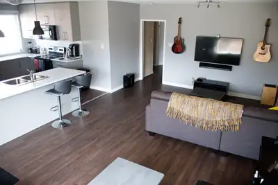 3 bedroom apartment for rent in Whitby, main level