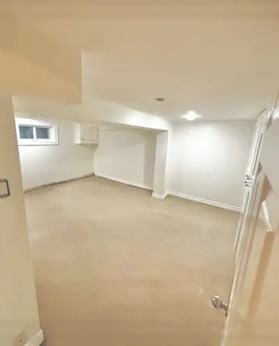 READ DESCRIPTION NOT AN APARTMENT *** BASEMENT ROOM PLUS RECROOM*** Located in Fairview on Deal St-...