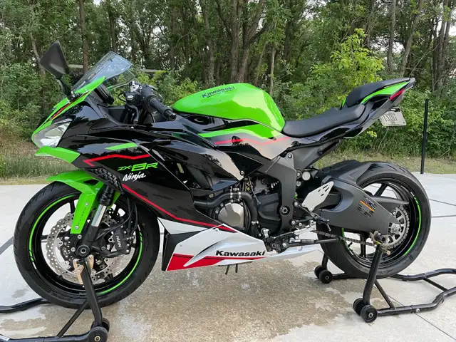 2022 Kawasaki ZX-6R, never dropped, never raced, no scratches. in Sport Bikes in Winnipeg - Image 2