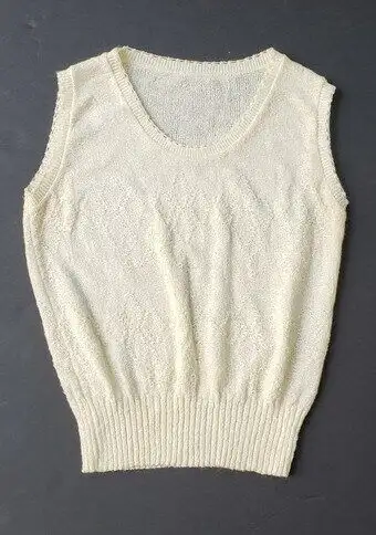 Women’s Size 12-14 Blouses / T-Shirts / Jackets / Tops in Women's - Tops & Outerwear in City of Toronto - Image 8