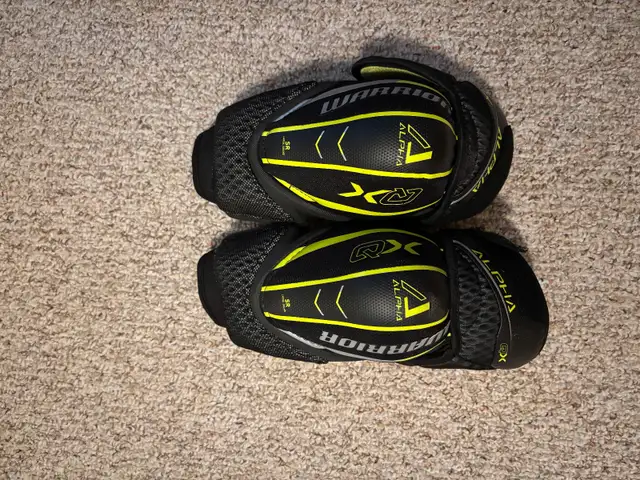 Men’s elbow pads in Hockey in Calgary - Image 3