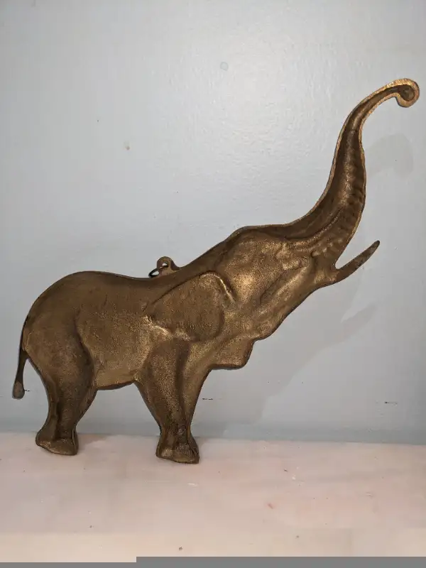Vintage large brass elephant wall art wall hang decor display in Arts & Collectibles in City of Toronto - Image 9