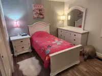 Girls bedroom set - 3pc