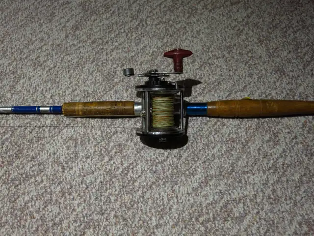 Vintage Fishing Rod with Reel in Fishing, Camping & Outdoors in Kitchener / Waterloo - Image 2