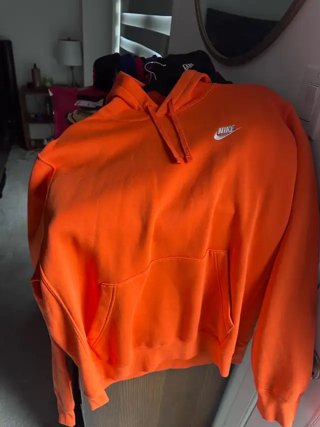 Nike Hoodie in Men's in Oshawa / Durham Region - Image 3