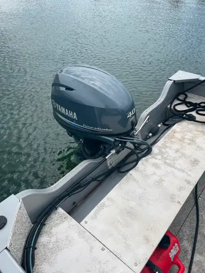 2012 Crestliner fishing boat with 2020 Yamaha 40 hp engine. Boat has normal wear/tear, minor sun dam...