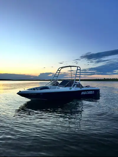 2001 Moomba Outback for sale. I purchased the boat last year with 321 hours and it now has 406 hours...