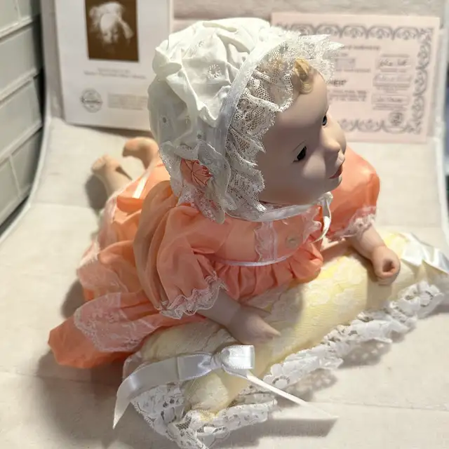 baby Heather with original pillow and certificate. in Arts & Collectibles in Oshawa / Durham Region - Image 5