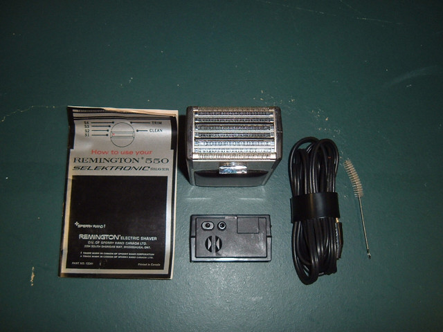 Remington Selektronic World-Wide Cordless Shaver in Arts & Collectibles in Belleville - Image 2