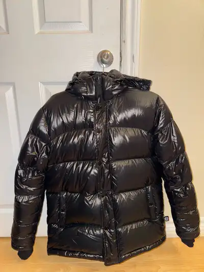 The Super Puff: Hi-Gloss in black // Size: S (womens) // Good conditions! previously bought in 2024...