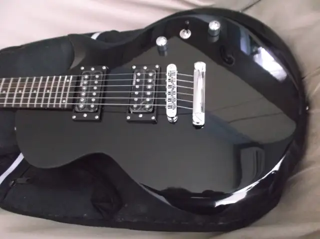 Guitare ESP-LTD EC-10 in Guitars in Sherbrooke - Image 2