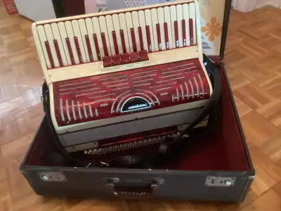 Accordéon piano. 120 basse Amerano, View more