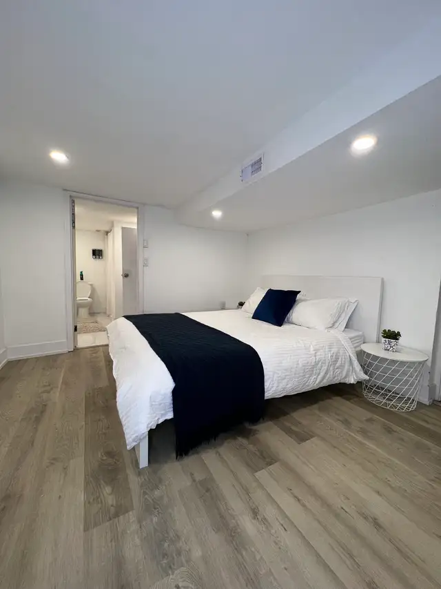 Oshawa walk out basement for rent