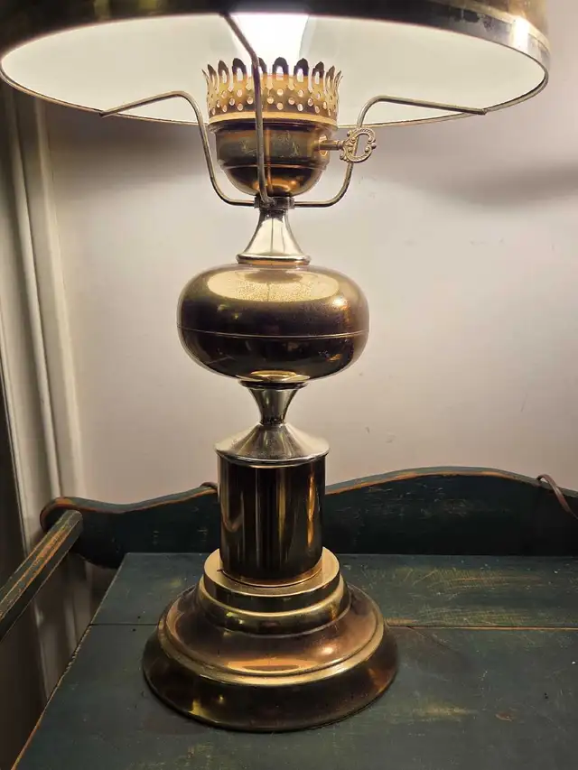 Pair of VTG Brass Hurricane Table Lamp / Art Deco Inspired 70s in Indoor Lighting & Fans in City of Toronto - Image 9