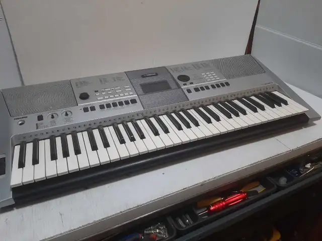 Yamaha PSR-E413 Digital Keyboard in Pianos & Keyboards in City of Montréal - Image 4