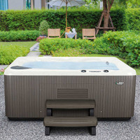 Beachcomber 5 person hot tub. 2021. Energy efficient 