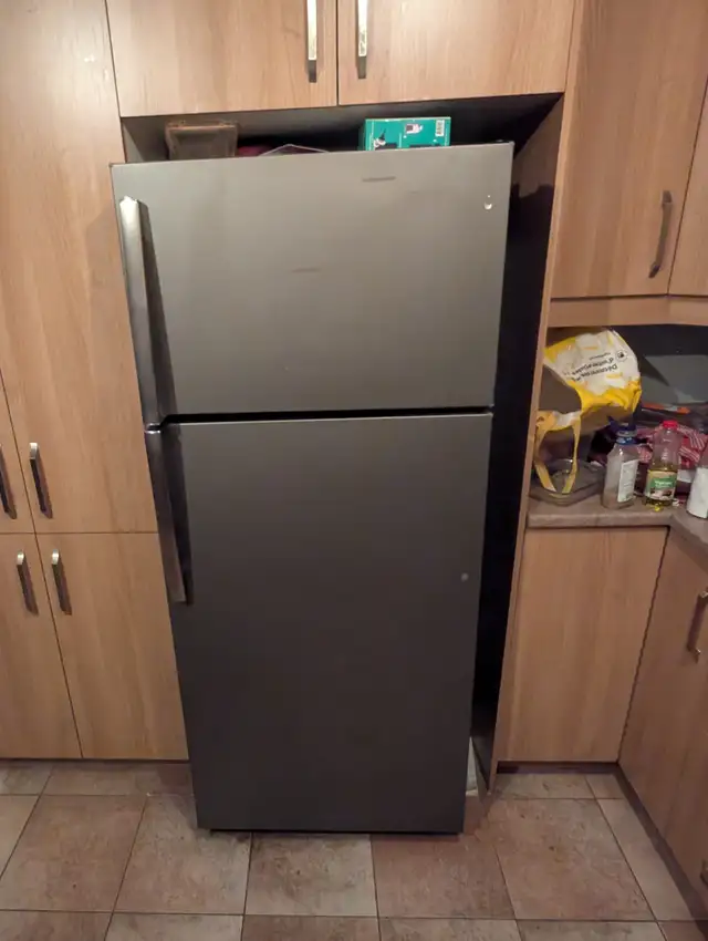 A vendre laveuse -secheuse-frigidaire et fourneau in Refrigerators in Lanaudière - Image 6