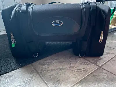 Great motorcycle bag very clean like new.
