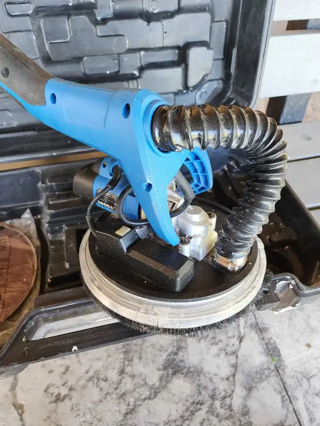BOLT-ON PRO DRYWALL SANDER in Power Tools in Hamilton - Image 4