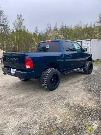 6 inch zone lift 20x12-44 offroad rims There will be new 35x12x20 tires when sold 6inch exhaust tips...