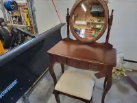 Makeup table/chair