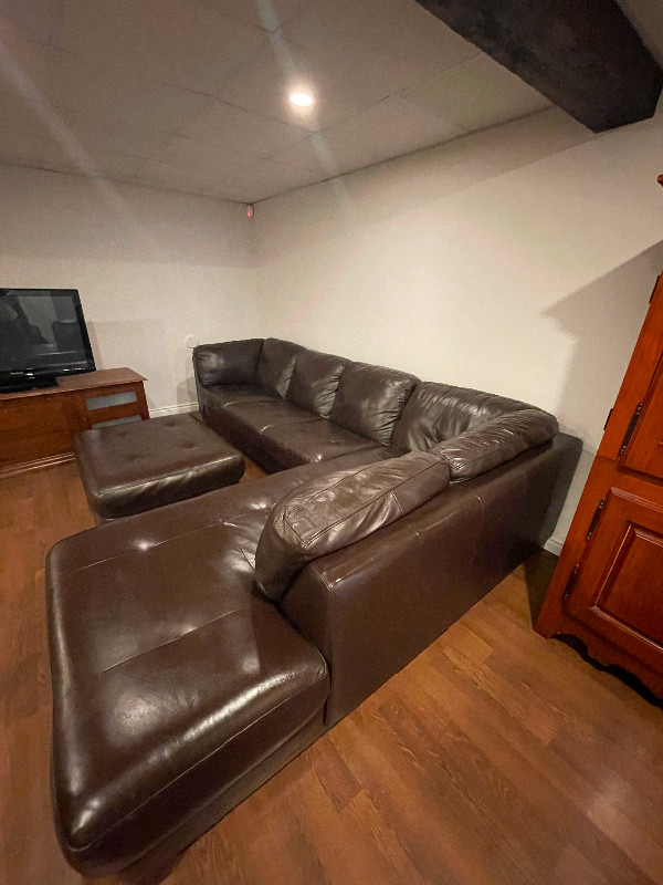Divan 100% cuir marron/Brown Leather Sectional Sofa/6 places dans Meubles de télé et unités de divertissement  à Laval/Rive Nord - Image 3