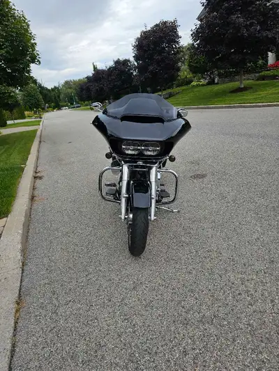 Up for sale is my sleek, well-maintained 2015 Harley Davidson Road Glide, a true head-turner that co...