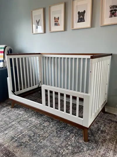 Crib / Toddler crib with mattress and sheets, View more