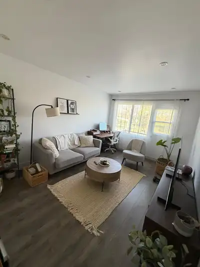 Grand 31/2 Renové - Ahuntsic lumineuse avec Cuisine en ceramique et Salon ouverte, salle de bain ren...
