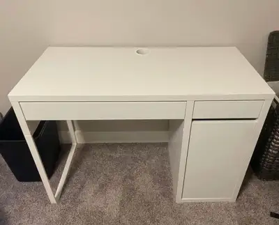 Firm and sturdy All drawers working well Adjustable boards on the side Pick up NW