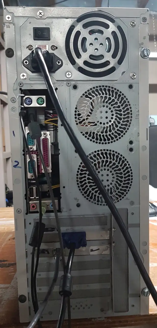 Windows XP 32 bit Desktop PC in Desktop Computers in St. Catharines - Image 3