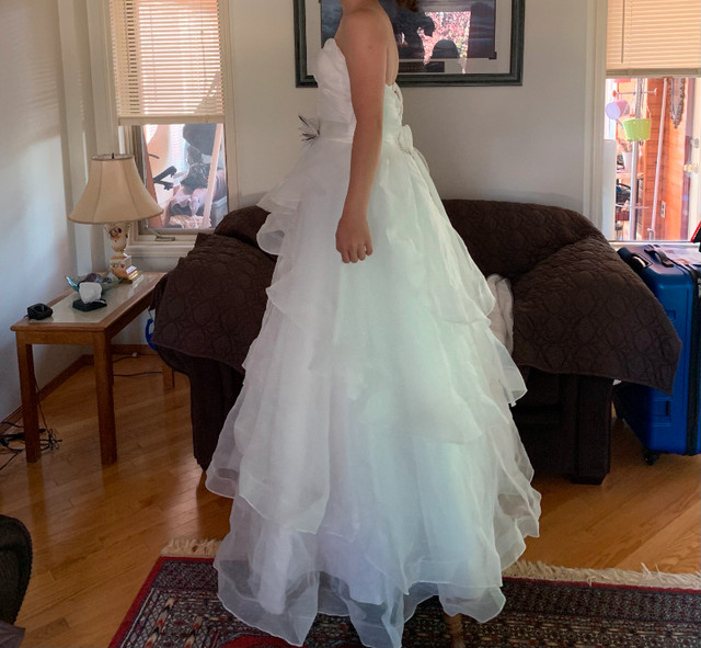 NEW Wedding dress size Small in Wedding in Calgary - Image 2