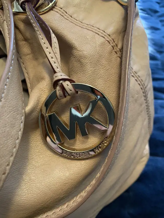 Michael Kors Vintage bag in Women's - Bags & Wallets in Mississauga / Peel Region - Image 4