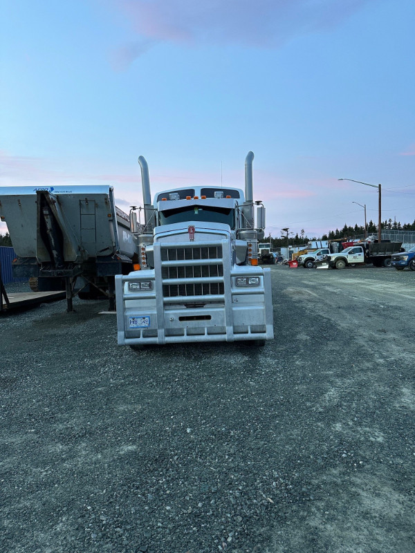 2018 Kenworth W900B in Heavy Trucks in St. John's - Image 2