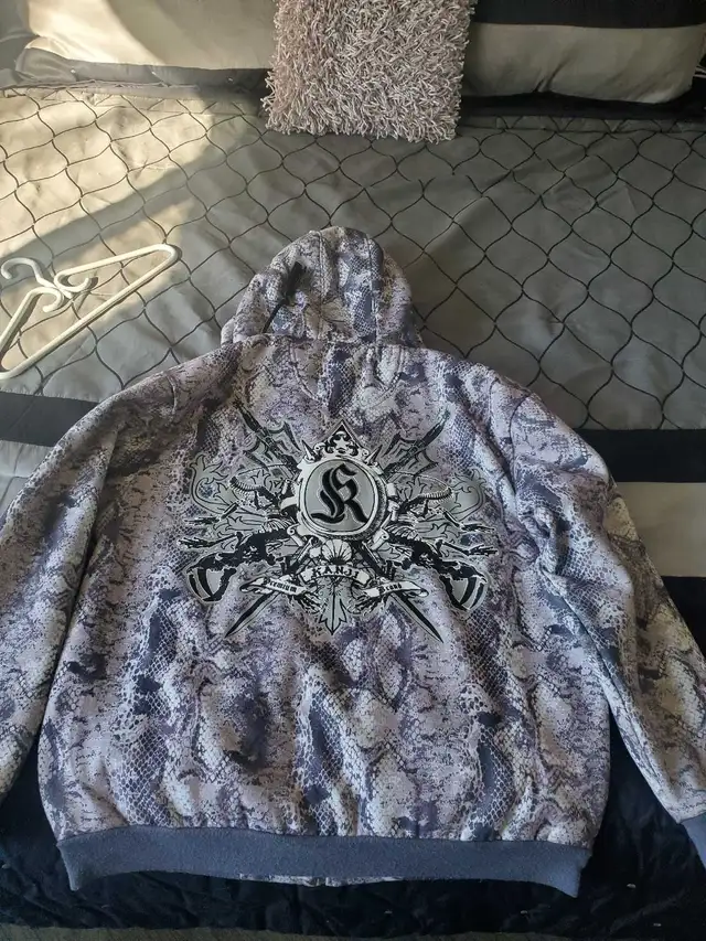 Kanji hoodie in Men's in Oshawa / Durham Region - Image 3