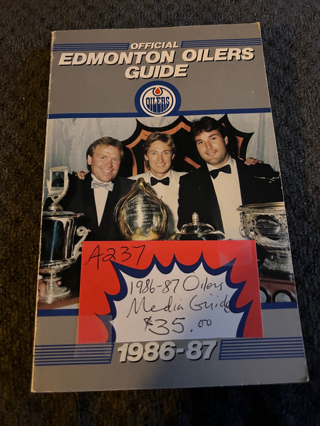 Edmonton Oilers 1986-87 Media Guide Gretzky Showcase 305 in Arts & Collectibles in Edmonton