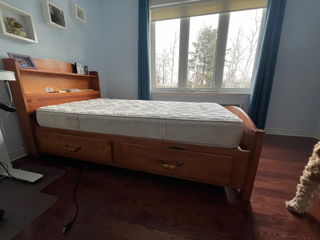 Bedroom furniture set in Multi-item in Ottawa - Image 3