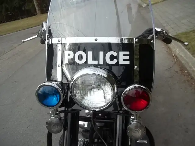 HARLEY DAVIDSON FLH 1980 CUSTOM POLICE in Street, Cruisers & Choppers in City of Montréal - Image 4