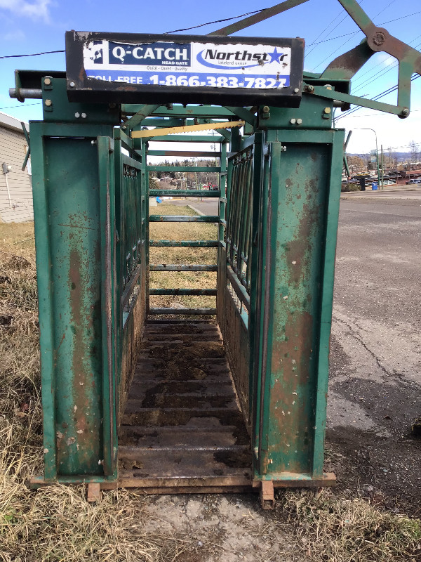 Qcatch squeeze chute in Livestock in Smithers - Image 3