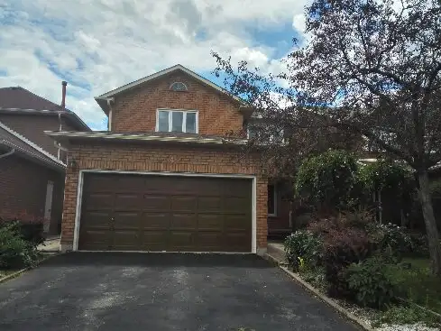 Main Floor room for rent walking to Erin Mills Town Centre