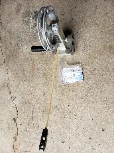 Big Jon D476 down rigger with counter and mounting clamp. Asking $50 or best offer.